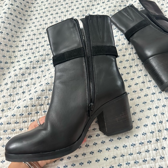 coach And four boots - Picture 7 of 8